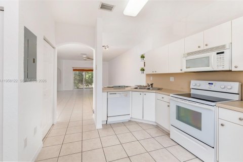 Купить таунхаус в Дорал, Флорида 3 спальни, 127.28м2, № 2020813 - фото 9