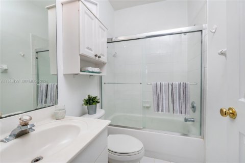 Купить таунхаус в Дорал, Флорида 3 спальни, 127.28м2, № 2020813 - фото 21