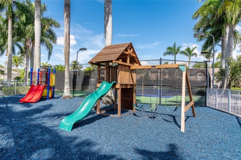 Купить таунхаус в Дорал, Флорида 3 спальни, 127.28м2, № 2020813 - фото 26