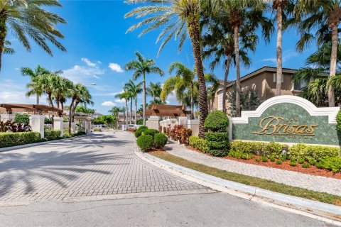 Купить таунхаус в Дорал, Флорида 3 спальни, 127.28м2, № 2020813 - фото 23