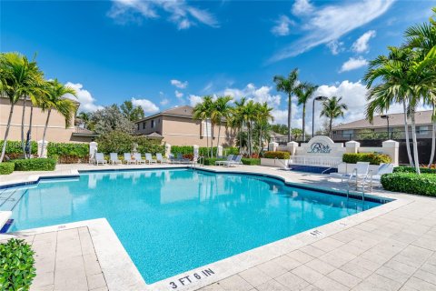 Купить таунхаус в Дорал, Флорида 3 спальни, 127.28м2, № 2020813 - фото 25