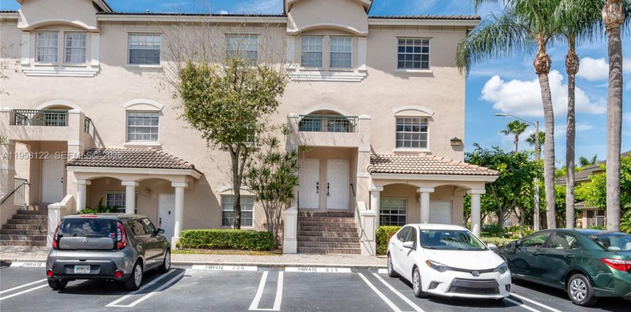 Таунхаус в Дорал, Флорида 3 спальни, 127.28м2 № 2020813