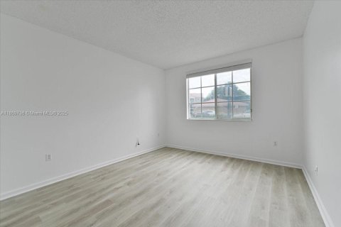 Купить кондоминиум в Тамарак, Флорида 2 спальни, 91.14м2, № 1896125 - фото 7