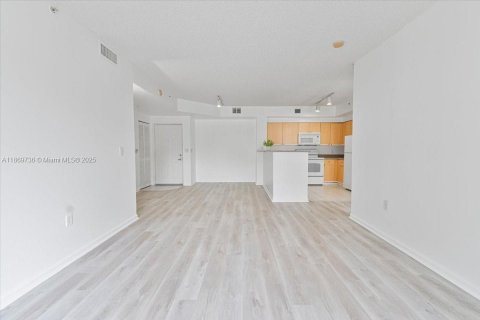 Купить кондоминиум в Тамарак, Флорида 2 спальни, 91.14м2, № 1896125 - фото 3