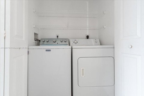 Купить кондоминиум в Тамарак, Флорида 2 спальни, 91.14м2, № 1896125 - фото 13