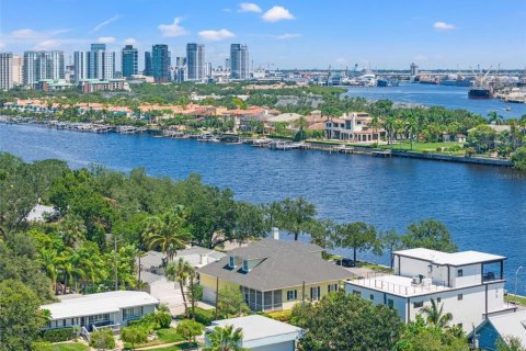 Casa en venta en Tampa, Florida, 4 dormitorios, 268.3 m2 № 1905690 - foto 2
