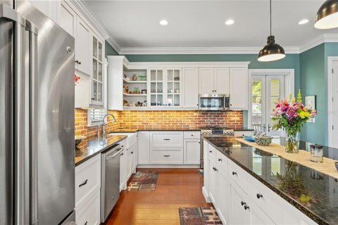 Casa en venta en Tampa, Florida, 4 dormitorios, 268.3 m2 № 1905690 - foto 8