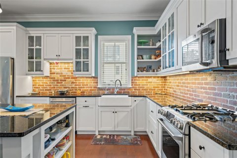 Casa en venta en Tampa, Florida, 4 dormitorios, 268.3 m2 № 1905690 - foto 9