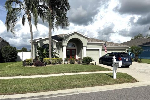 House in Land O' Lakes, Florida 4 bedrooms, 223.62 sq.m. № 2394410