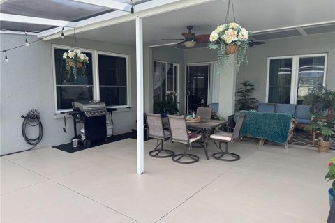House in Land O' Lakes, Florida 4 bedrooms, 223.62 sq.m. № 2394410 - photo 9