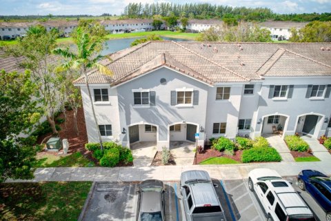 Купить таунхаус в Хомстед, Флорида 3 спальни, 140.19м2, № 1978153 - фото 2