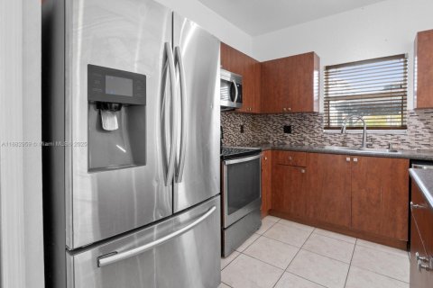 Купить таунхаус в Хомстед, Флорида 3 спальни, 140.19м2, № 1978153 - фото 17