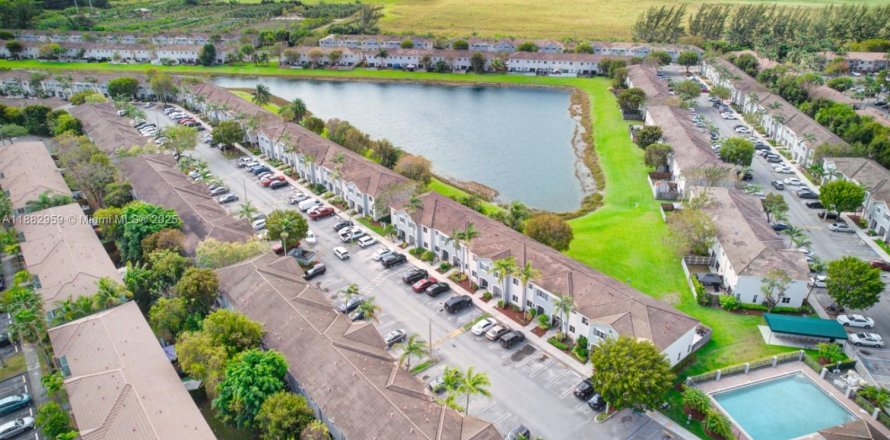 Таунхаус в Хомстед, Флорида 3 спальни, 140.19м2 № 1978153