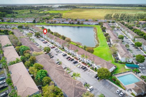 Купить таунхаус в Хомстед, Флорида 3 спальни, 140.19м2, № 1978153 - фото 3