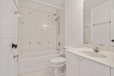 Купить таунхаус в Хомстед, Флорида 3 спальни, 140.19м2, № 1978153 - фото 14