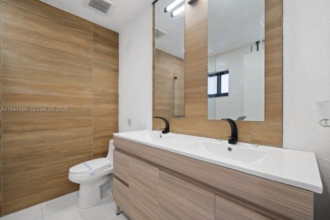 Villa ou maison à louer à Miami, Floride: 5 chambres, 180.32 m2 № 1998891 - photo 18