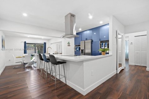 Villa ou maison à louer à Miami, Floride: 5 chambres, 180.32 m2 № 1998891 - photo 8