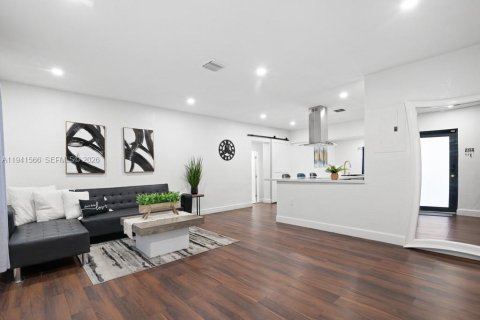 Villa ou maison à louer à Miami, Floride: 5 chambres, 180.32 m2 № 1998891 - photo 6