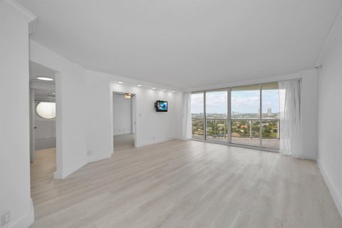Condo in Aventura, Florida, 3 bedrooms № 2147136 - photo 7