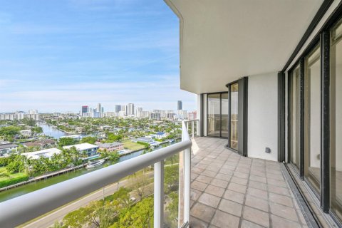Condo in Aventura, Florida, 3 bedrooms № 2147136 - photo 22
