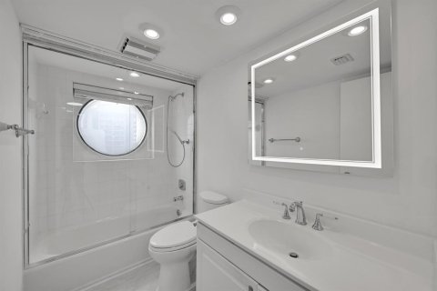 Condo in Aventura, Florida, 3 bedrooms № 2147136 - photo 13