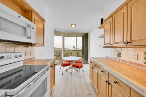 Condo in Aventura, Florida, 3 bedrooms № 2147136 - photo 28
