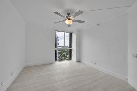 Condo in Aventura, Florida, 3 bedrooms № 2147136 - photo 16