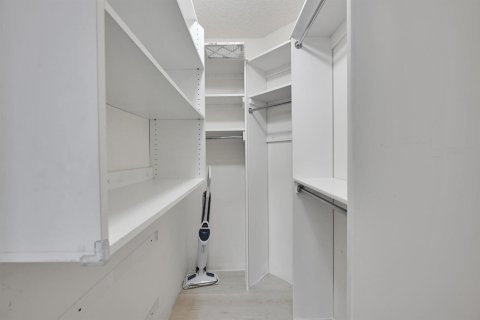 Condo in Aventura, Florida, 3 bedrooms № 2147136 - photo 15