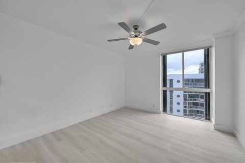 Condo in Aventura, Florida, 3 bedrooms № 2147136 - photo 14