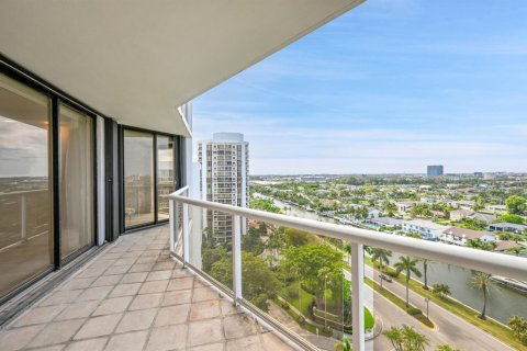 Condo in Aventura, Florida, 3 bedrooms № 2147136 - photo 21