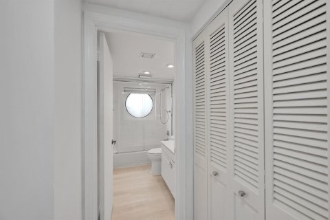 Condo in Aventura, Florida, 3 bedrooms № 2147136 - photo 12