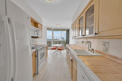 Condo in Aventura, Florida, 3 bedrooms № 2147136 - photo 25