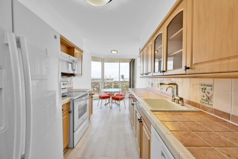 Condo in Aventura, Florida, 3 bedrooms № 2147136 - photo 27