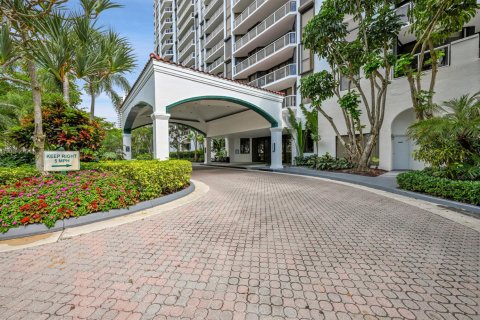 Condo in Aventura, Florida, 3 bedrooms № 2147136 - photo 3