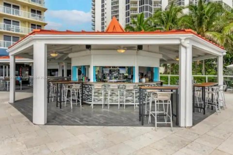 Condo in Sunny Isles Beach, Florida  № 1891338 - photo 15