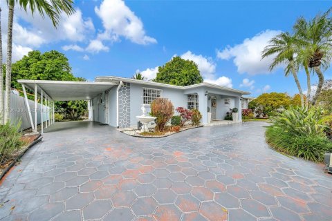 Villa ou maison à vendre à Miami, Floride: 4 chambres, 130.43 m2 № 2029578 - photo 4