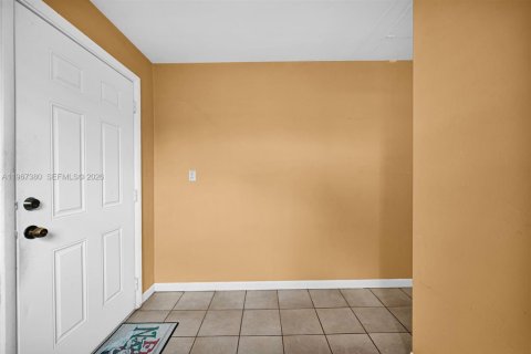 Villa ou maison à vendre à Miami, Floride: 4 chambres, 130.43 m2 № 2029578 - photo 30