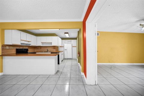 Villa ou maison à vendre à Miami, Floride: 4 chambres, 130.43 m2 № 2029578 - photo 12