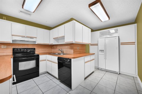 Villa ou maison à vendre à Miami, Floride: 4 chambres, 130.43 m2 № 2029578 - photo 10