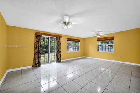 Villa ou maison à vendre à Miami, Floride: 4 chambres, 130.43 m2 № 2029578 - photo 18