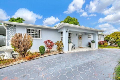 Villa ou maison à vendre à Miami, Floride: 4 chambres, 130.43 m2 № 2029578 - photo 5
