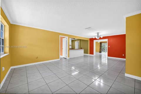 Villa ou maison à vendre à Miami, Floride: 4 chambres, 130.43 m2 № 2029578 - photo 9
