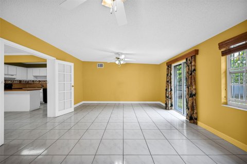 Villa ou maison à vendre à Miami, Floride: 4 chambres, 130.43 m2 № 2029578 - photo 21