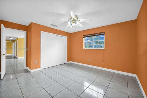 Villa ou maison à vendre à Miami, Floride: 4 chambres, 130.43 m2 № 2029578 - photo 22