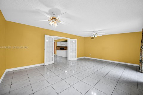 Villa ou maison à vendre à Miami, Floride: 4 chambres, 130.43 m2 № 2029578 - photo 20