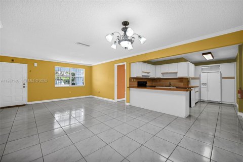 Villa ou maison à vendre à Miami, Floride: 4 chambres, 130.43 m2 № 2029578 - photo 7