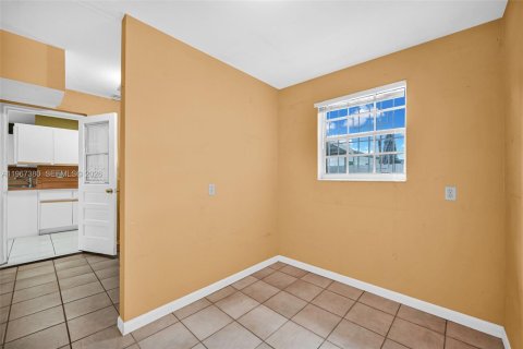 Villa ou maison à vendre à Miami, Floride: 4 chambres, 130.43 m2 № 2029578 - photo 16
