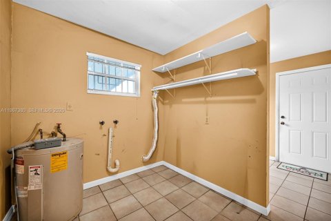 Villa ou maison à vendre à Miami, Floride: 4 chambres, 130.43 m2 № 2029578 - photo 17