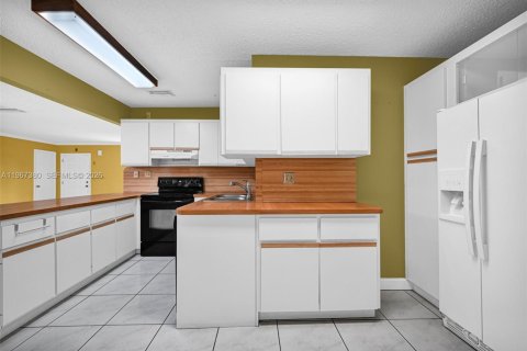 Villa ou maison à vendre à Miami, Floride: 4 chambres, 130.43 m2 № 2029578 - photo 13