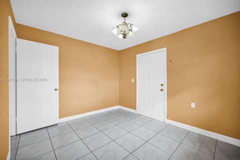 Villa ou maison à vendre à Miami, Floride: 4 chambres, 130.43 m2 № 2029578 - photo 27